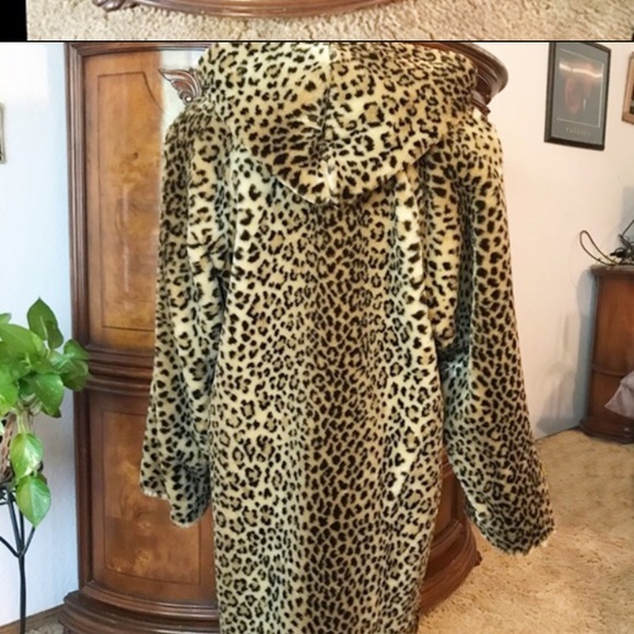 Dennie Basso Faux Fur Coat Leopard Print.Extra Shipping Chg included In Price. - Picture 12 of 15